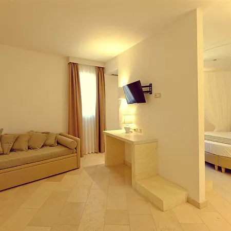 Tenuta Montiro' Hotel 4*